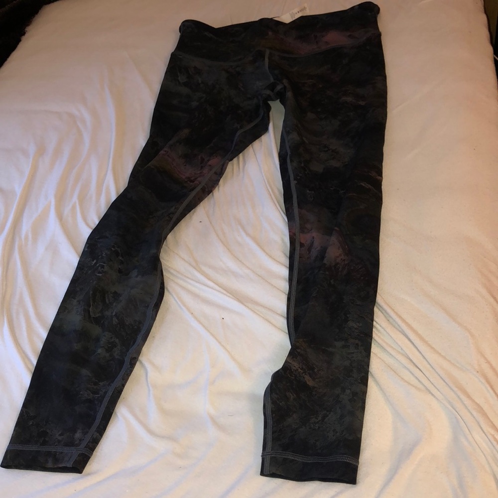 LuluLemon ankle crop leggings
